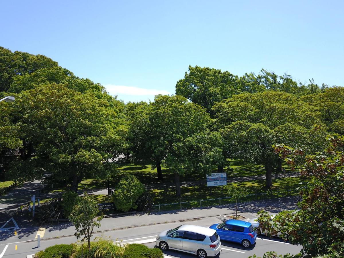 Modern 1 Bedroom Apartment Across From Hagley Park كريستتشيرش المظهر الخارجي الصورة