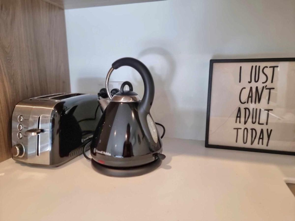 Modern 1 Bedroom Apartment Across From Hagley Park كريستتشيرش المظهر الخارجي الصورة