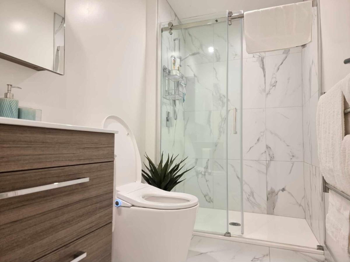 Modern 1 Bedroom Apartment Across From Hagley Park كريستتشيرش المظهر الخارجي الصورة