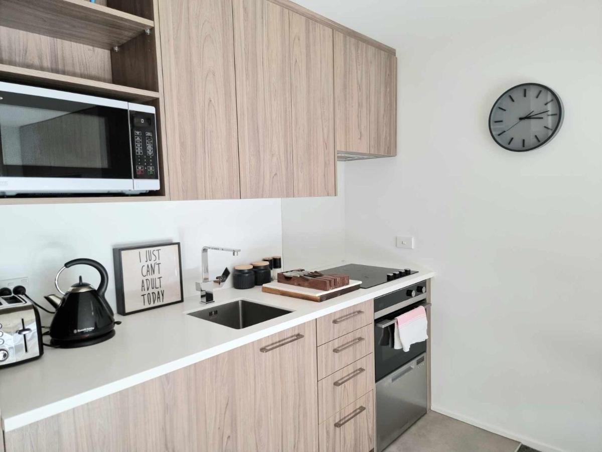 Modern 1 Bedroom Apartment Across From Hagley Park كريستتشيرش المظهر الخارجي الصورة